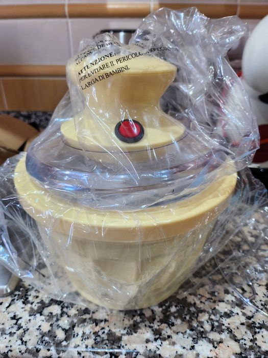 Ice Cream Maker424979599396055041