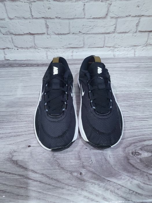 Кросівки Nike Legend Essential 3