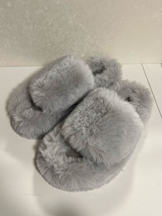 Пухнасті домашні тапочки