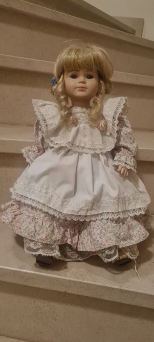 Boneca Porcelana coleção antiga