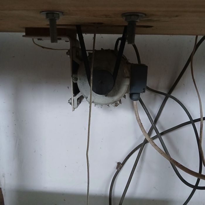 Одноголовий електричний прес для встановлення металофурнітури