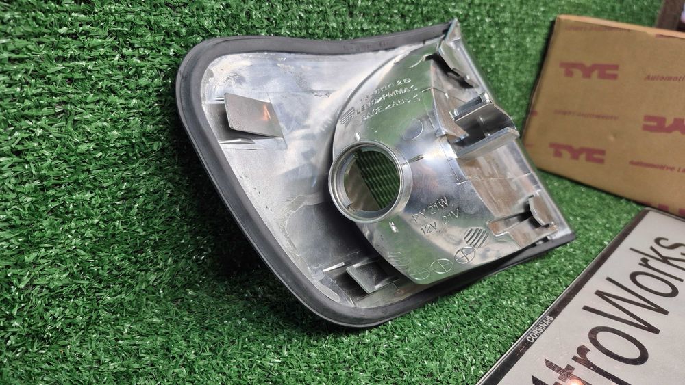Pisca Farolim Frente Esquerdo Audi 100 C4 Branco TYC 18.5002.A5.2B Novo