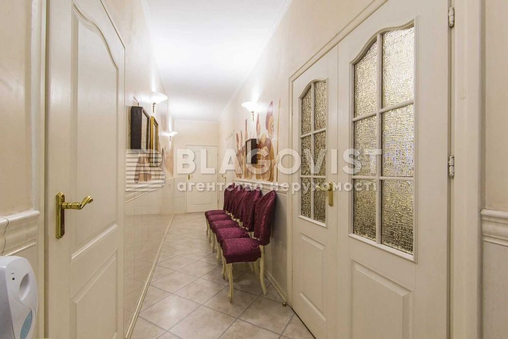 Кирилівська  109б Сталінка 3-кімнатна з ремонтом з видом на парк