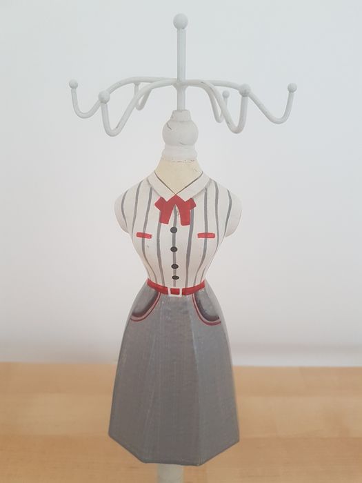 Dois bonitos suportes de bijutaria