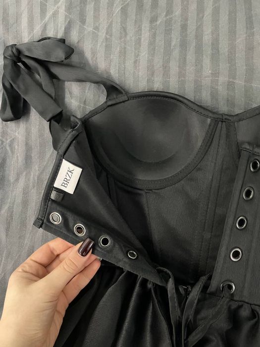 Корсетна сукня з завʼязками на плечах