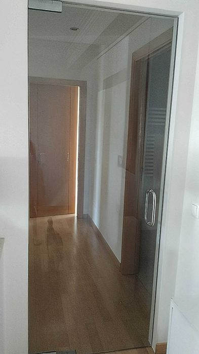 Porta reversivel vidro 9mm (204x81cm)+ Ferragens Dorma + puxador inox