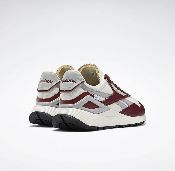 Reebok 43р. Легкі кросівки.Повністю натуральна шкіра