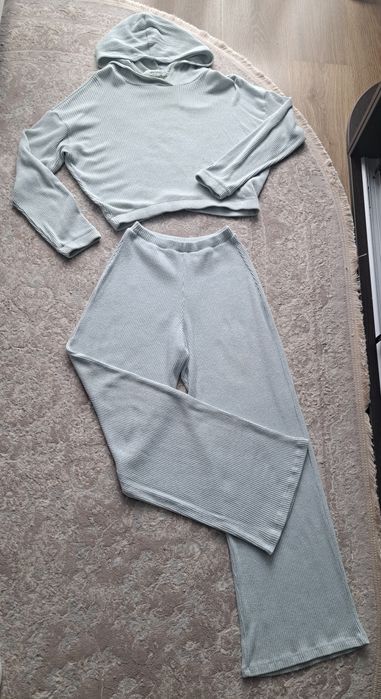 Костюм H&M 146-152