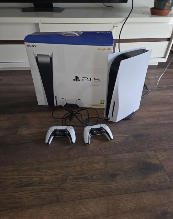 PS5 Slim z napędem i dwa pady