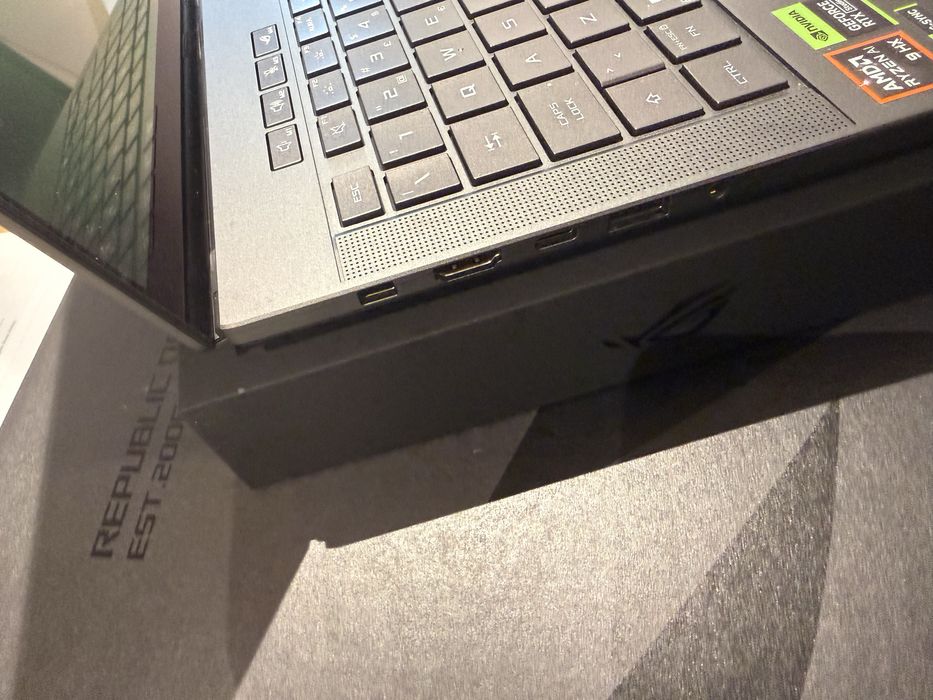 Portátil Asus ROG Zephyrus G14 (2025) 14" GA403WW-A93BO58CB1 Cinzento