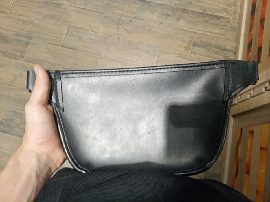 Кожаная сумка в среднем состояние