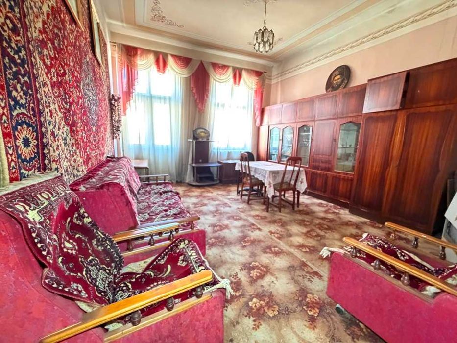 Продаж 3 кімнатної квартири у центрі міста Стрия