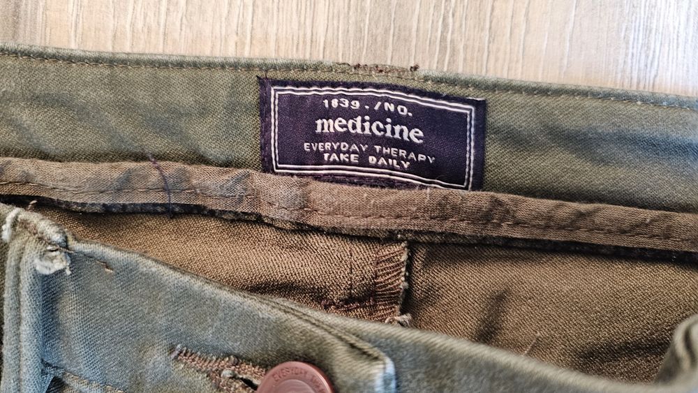 Spodnie damskie w rozm. 38, Medicine