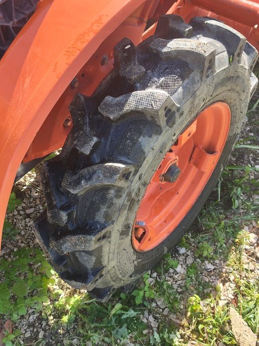 Trator 4×4 Kubota frese e charrua