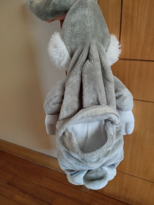 Coelhinho de pelúcia loonys tunes para guardar o pijama