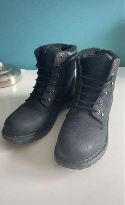 Sniegowce  zimowe damskie, noszone w stanie bardzo dobrym.