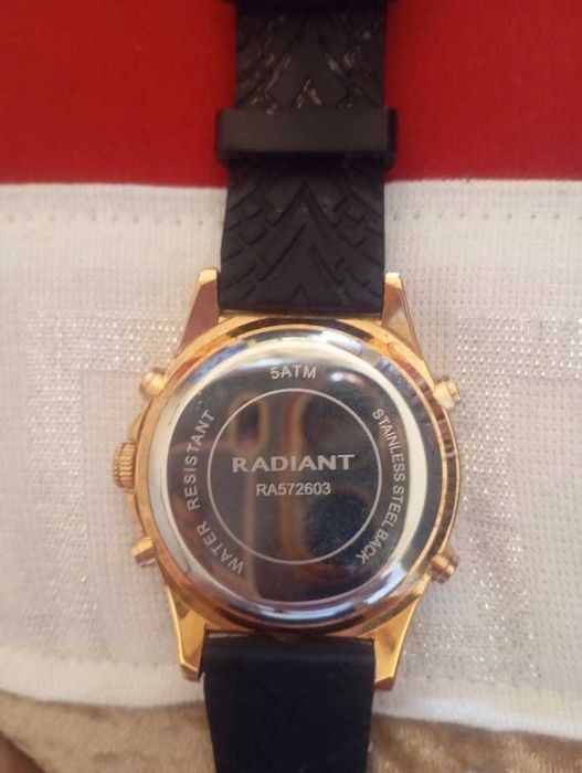 à venda:
bonito relógio da marca RADIANT.
ARTIGO NOVO.