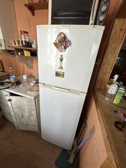 Холодильник LG (справний)