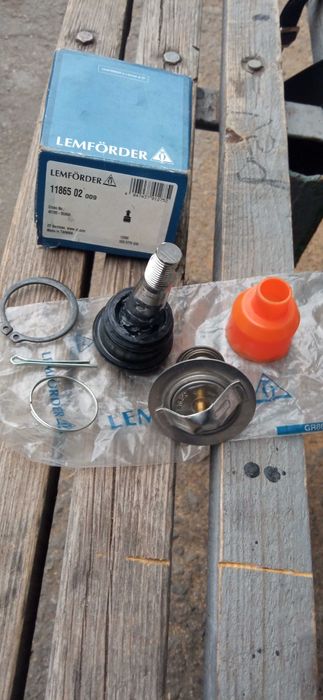 Термостат і шарова опора ниссан Р10