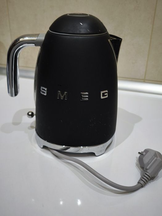 Чайник SMEG чорний матовий