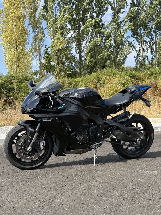 Yamaha R1 2023.