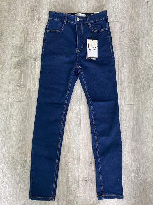 Джинси нові, з біркою, синього коліру. Куплені в Італії.