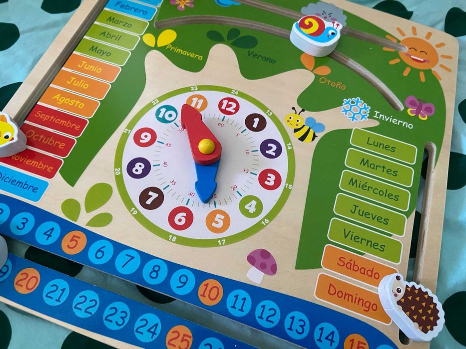 Calendário/relógio educativo em madeira