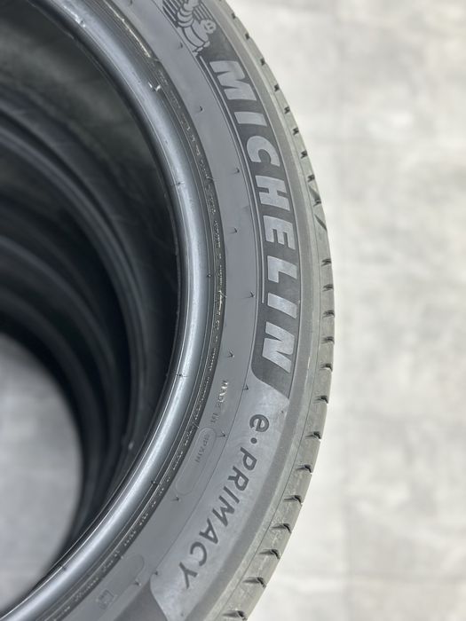 Літні шини Michelin e•Primacy 235/50 R20 104V