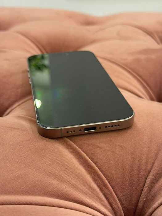 Apple iPhone 15 Pro 256GB Titânio Natural - Como Novo (c/ Caixa)