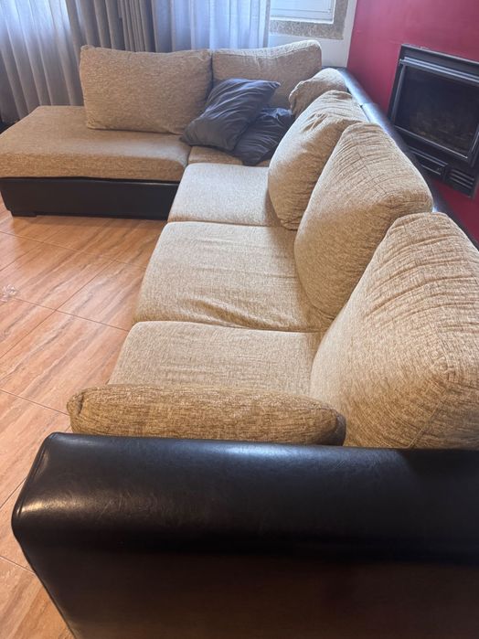 Sofá com chaise longue