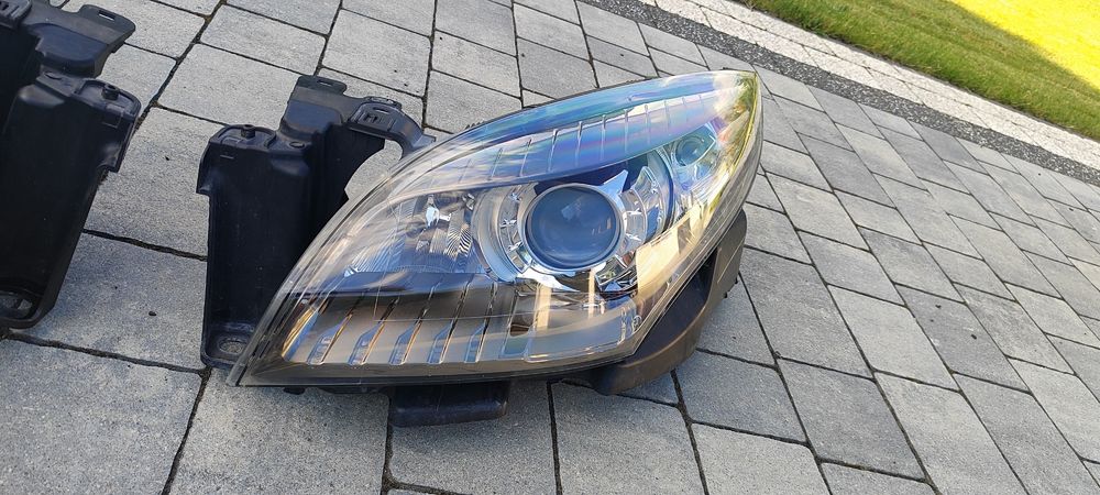 Lampy przednie przód Renault Megane III Xenon Europa