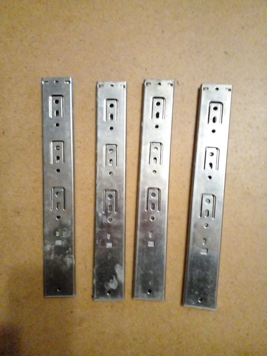 Направляючі для шухляди з доводчиком