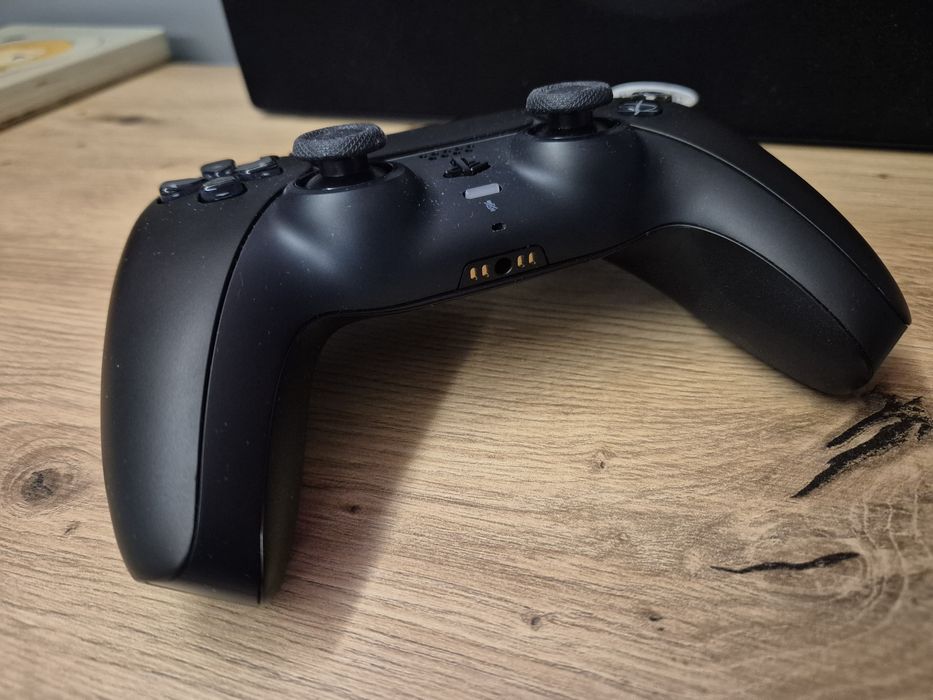 Oryginalny pad Dusalsense Playstation 5 (PS5) czarny +etui White Shark