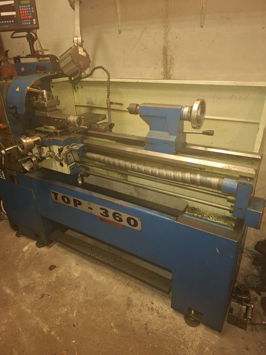 Tokarka uniwersalna Top 360 z odczytam elektronicznym.