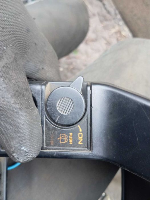 Пластик приборної панелі Mazda 323 bf вимикач двірників мазда 323 шрот