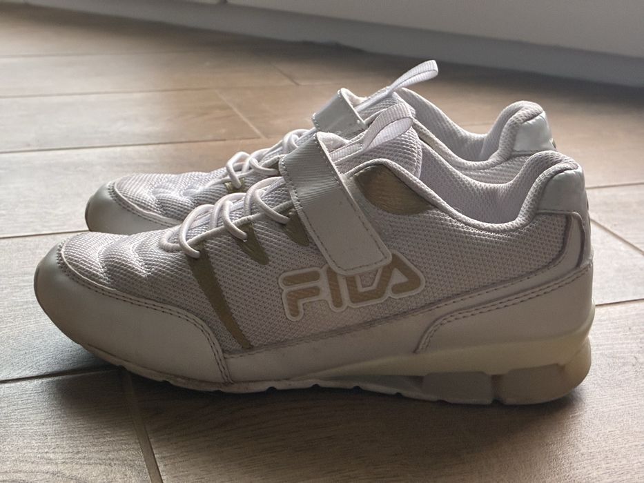 Białe sneakersy FILA wygodne i lekkie