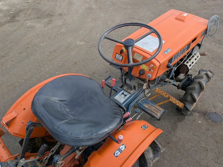 Kubota B6000D 13 KM 4x4 – kompaktowy japoński traktorek