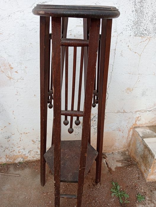 Floreira antiga em boas condições