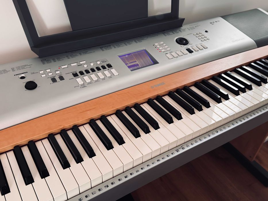 pianino cyfrowe YAMAHA Portable Grand DGX-630