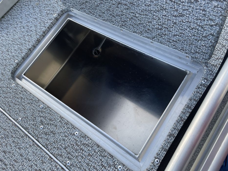 Човен Казанка 5М в комплекті з мотором і причепом