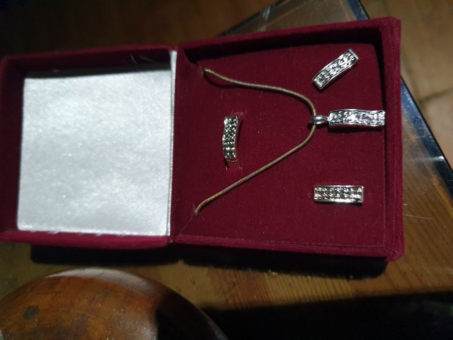 Conjunto colar brincos e anel