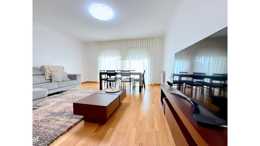 Apartamento T3 c/ Terraço e Garagem