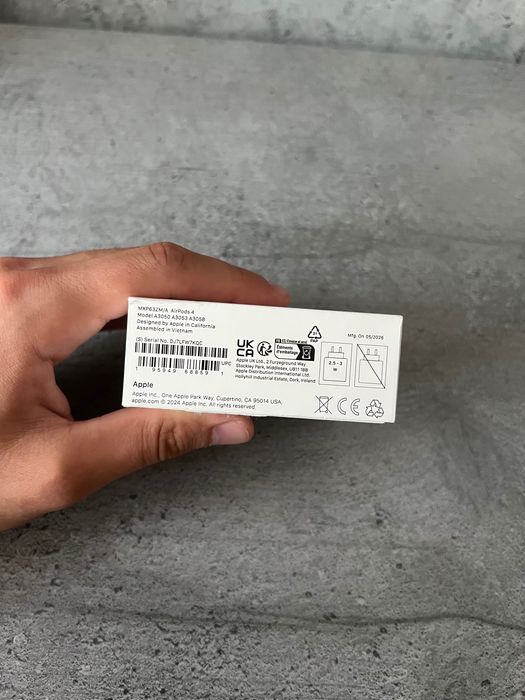 Słuchawki AirPods 4 oryginalne bez ANC