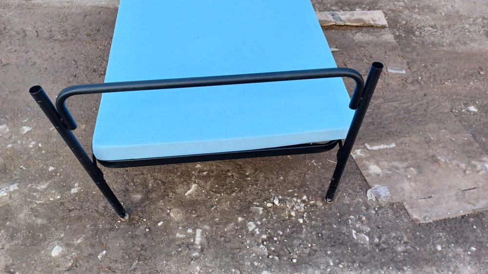 Łóżko metalowe czarne