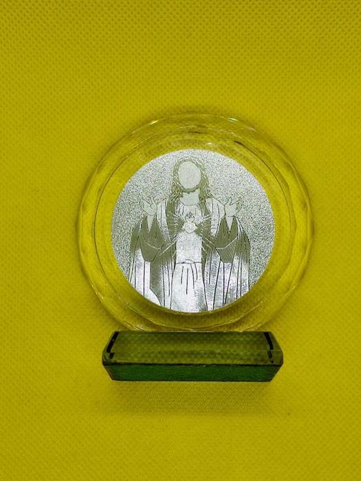 Imagem religiosa formato circular com base de Jesus Cristo