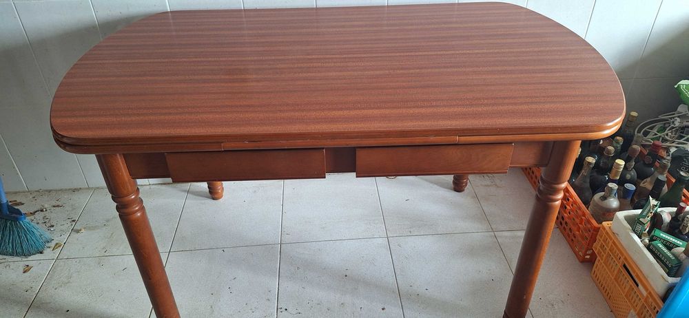 Mesa de cozinha e cadeiras