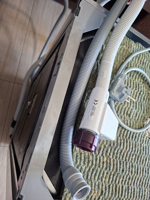 Продам вузьку посудомийну машину Electrolux