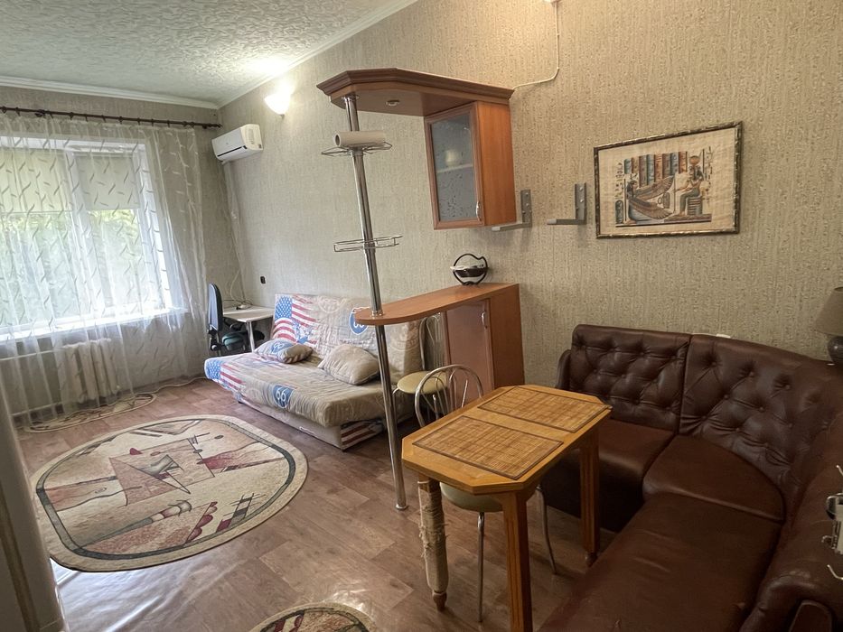 Кімната в гуртожитку з власним санвузлом