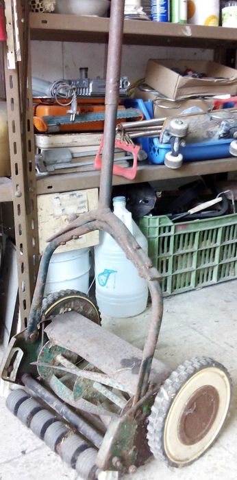 Corta relva manual,  muito antigo