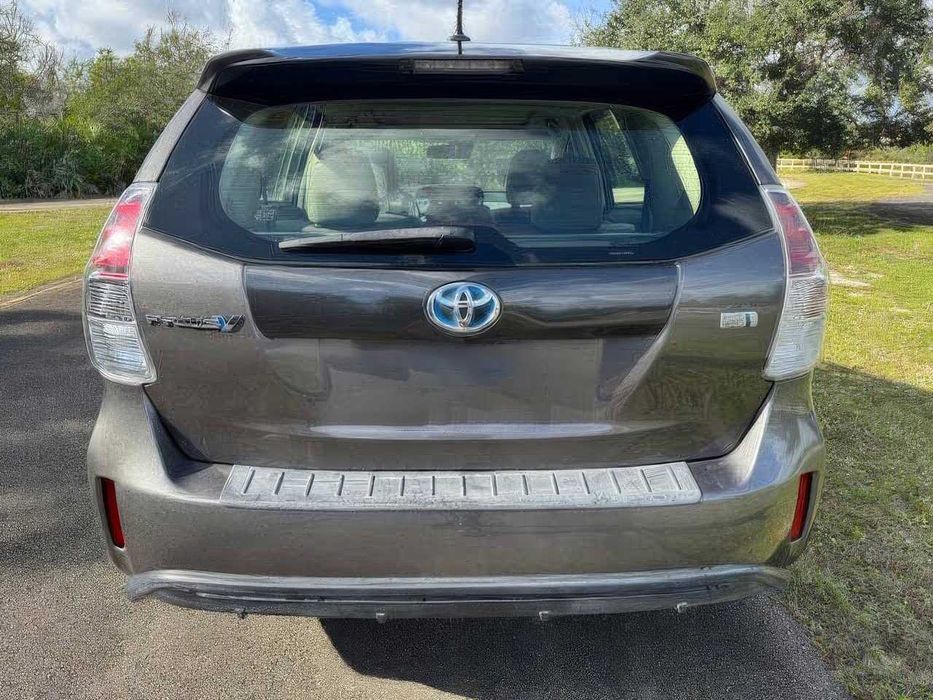 Toyota Prius v Three      2015